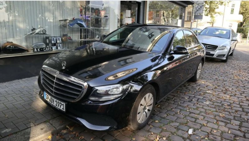 Mercedes-Benz E 220, снимка 4 - Автомобили и джипове - 48583409