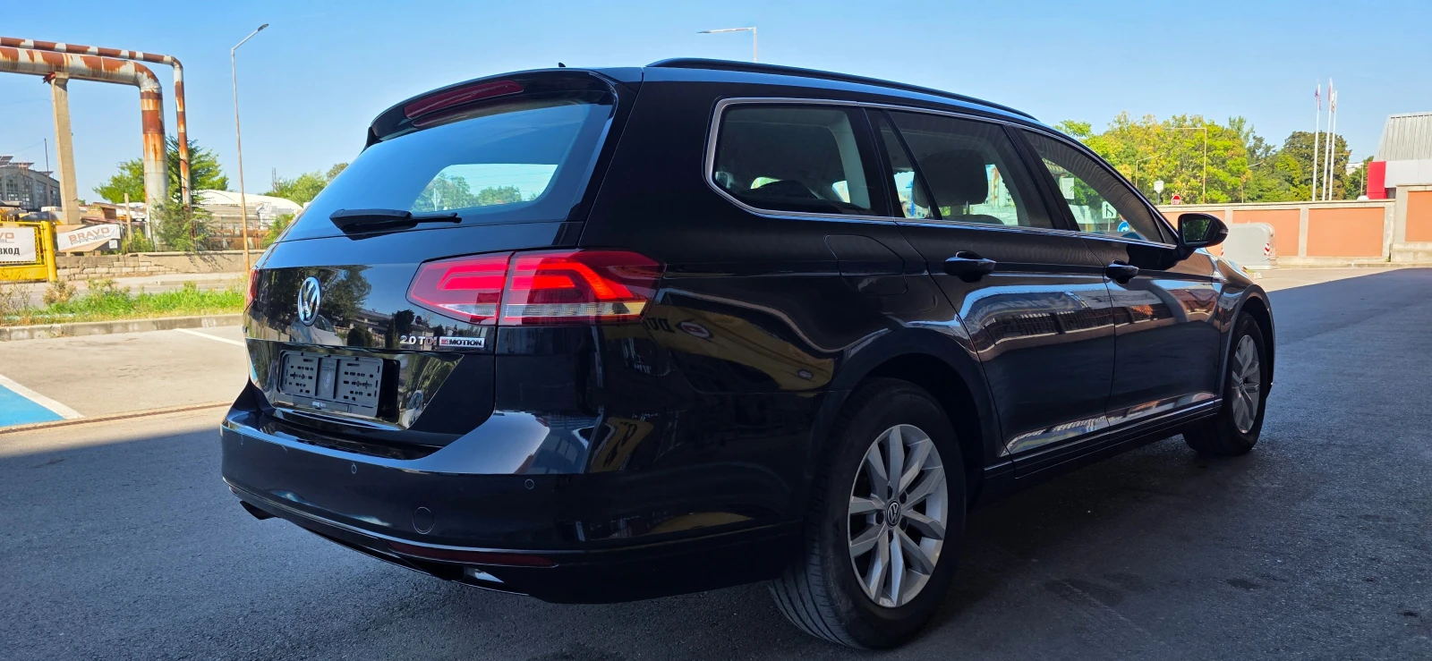VW Passat 2.0TDI * 4 х 4* AVTOMAT* DISTRONIC* KEYLESS* SWISS, снимка 4 - Автомобили и джипове - 56191818