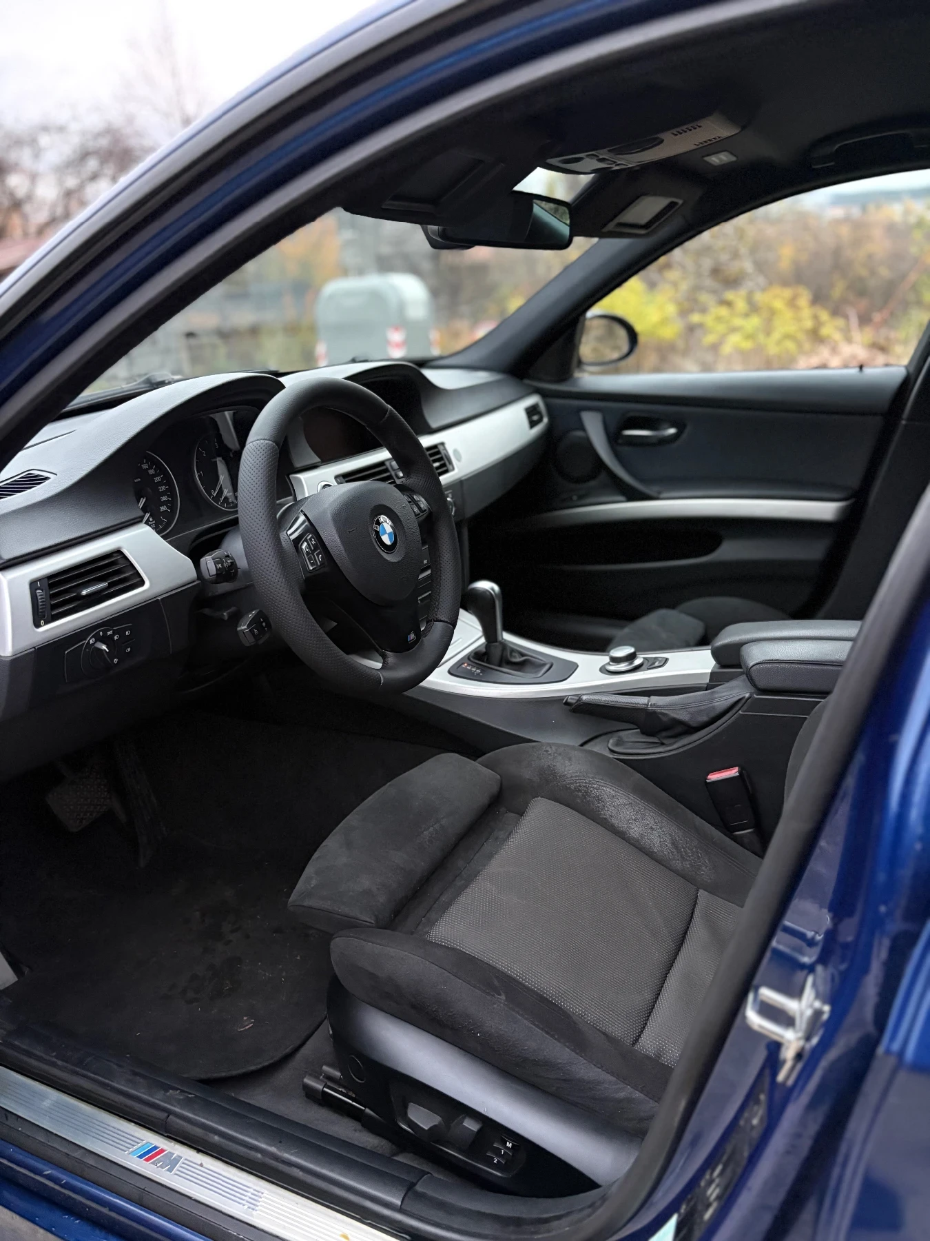 BMW 330  RWD - изображение 8