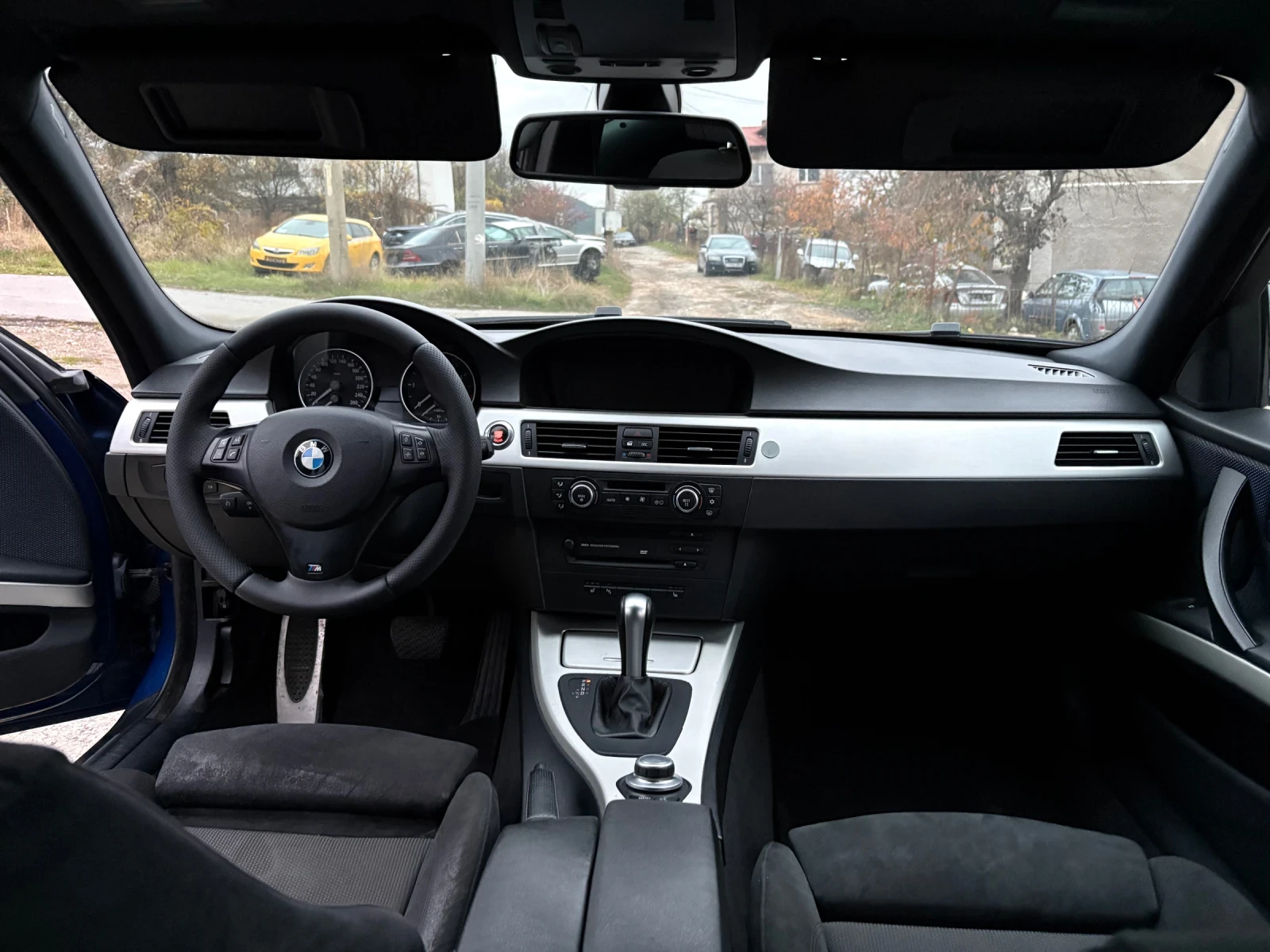 BMW 330  RWD - изображение 7