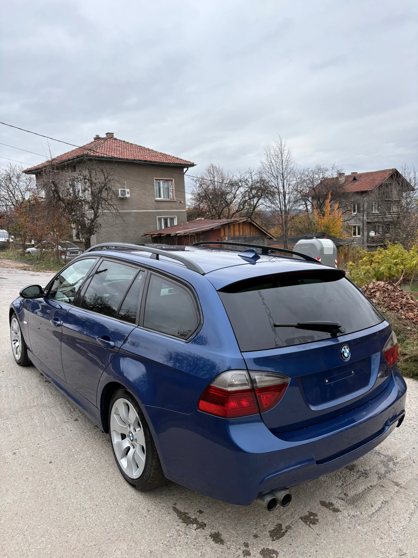 BMW 330  RWD - изображение 4