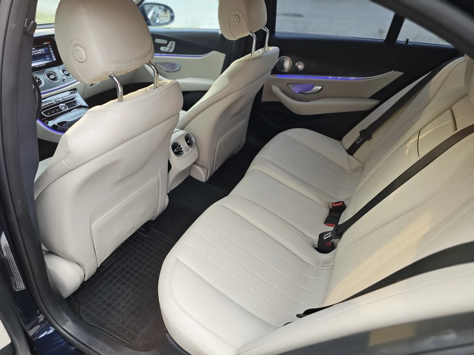 Mercedes-Benz E 300, снимка 12 - Автомобили и джипове - 53797034