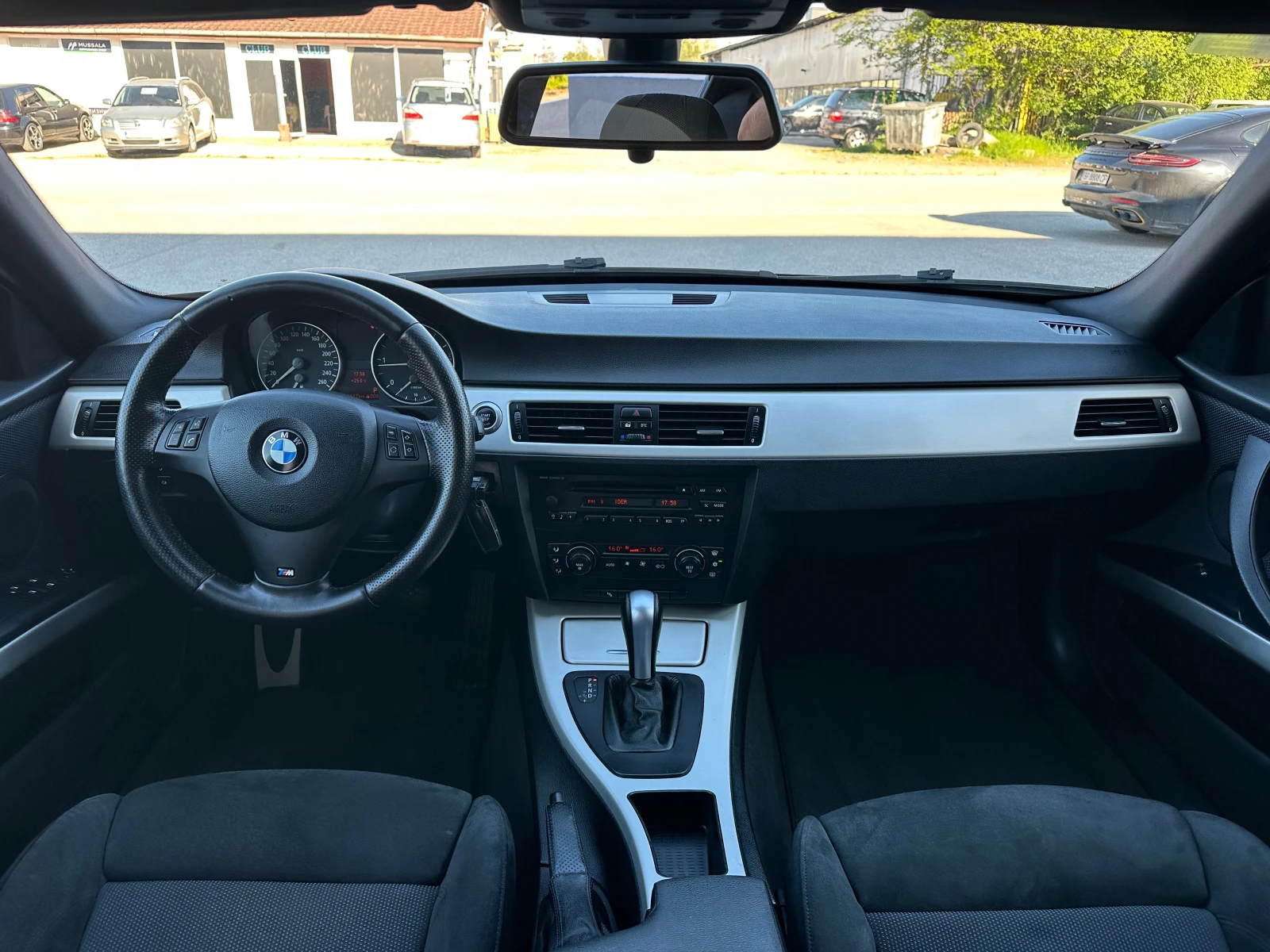 BMW 320 2.0D M-Pack Автоматик Италия, снимка 12 - Автомобили и джипове - 54429795