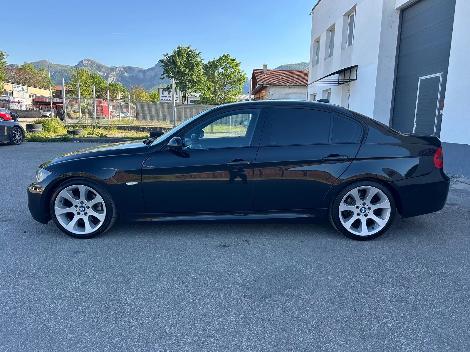 BMW 320 2.0D M-Pack Автоматик Италия, снимка 4 - Автомобили и джипове - 54429795