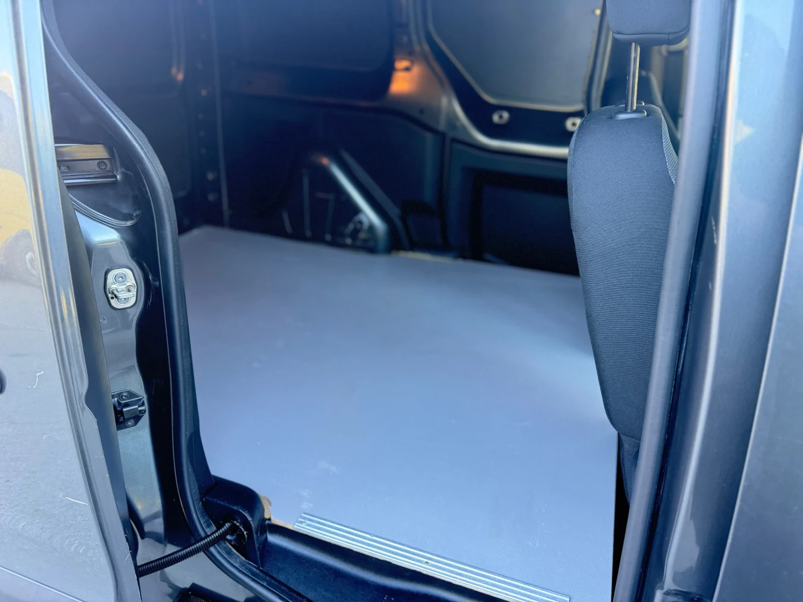Peugeot Partner 1.6HDi EURO 6/Климатик, снимка 16 - Автомобили и джипове - 54598960