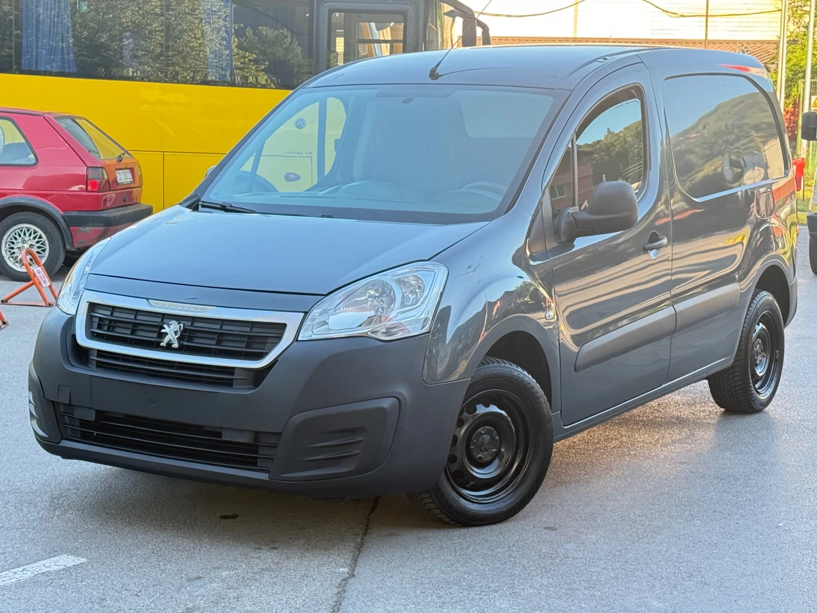 Peugeot Partner 1.6HDi EURO 6/Климатик, снимка 5 - Автомобили и джипове - 54598960