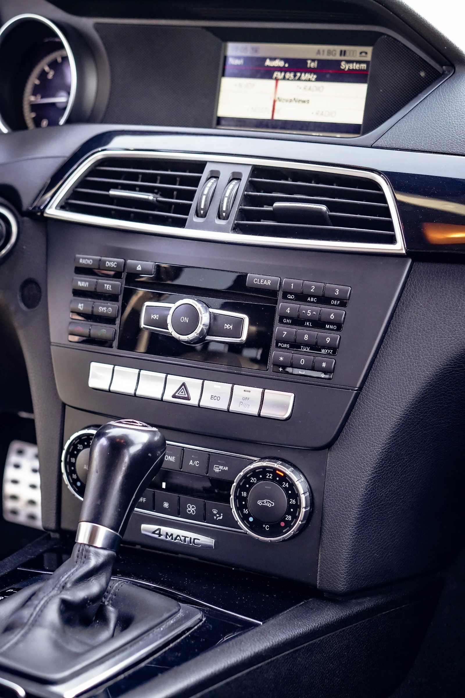 Mercedes-Benz C 250 4MATIC \ 7G-Tronic Plus \ AMG line, снимка 15 - Автомобили и джипове - 54693279