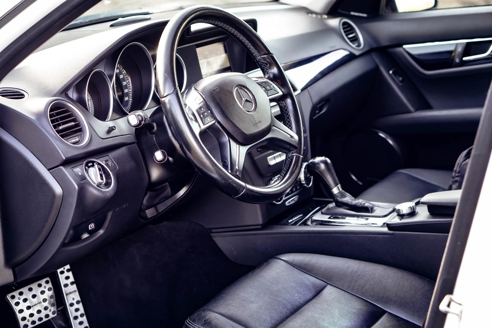 Mercedes-Benz C 250 4MATIC \ 7G-Tronic Plus \ AMG line, снимка 13 - Автомобили и джипове - 54693279
