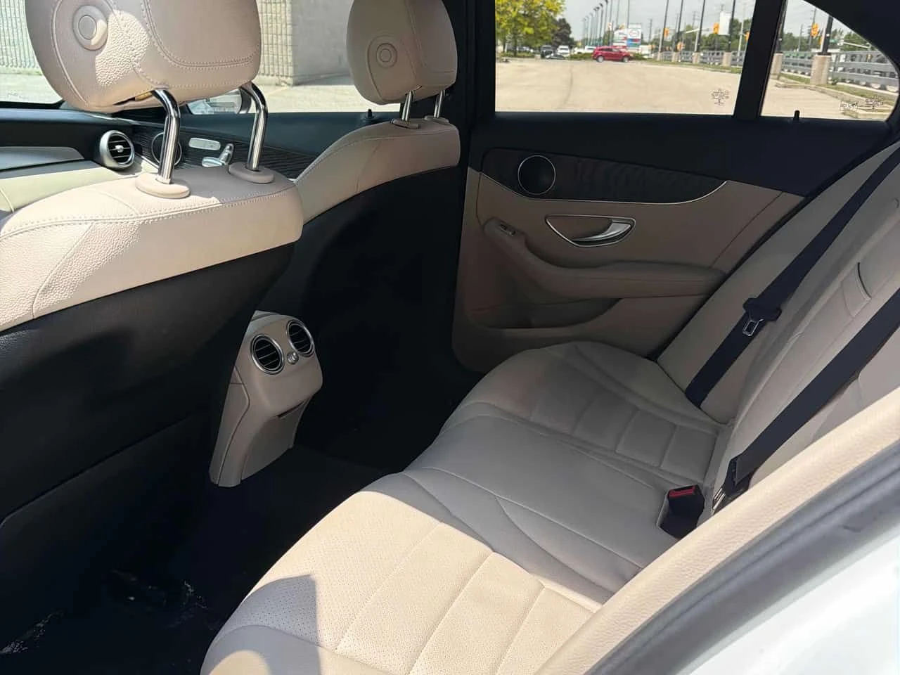 Mercedes-Benz C 300 | CARFAX | ПОДГРЕВ | ПАНОРАМА | , снимка 11 - Автомобили и джипове - 54974608