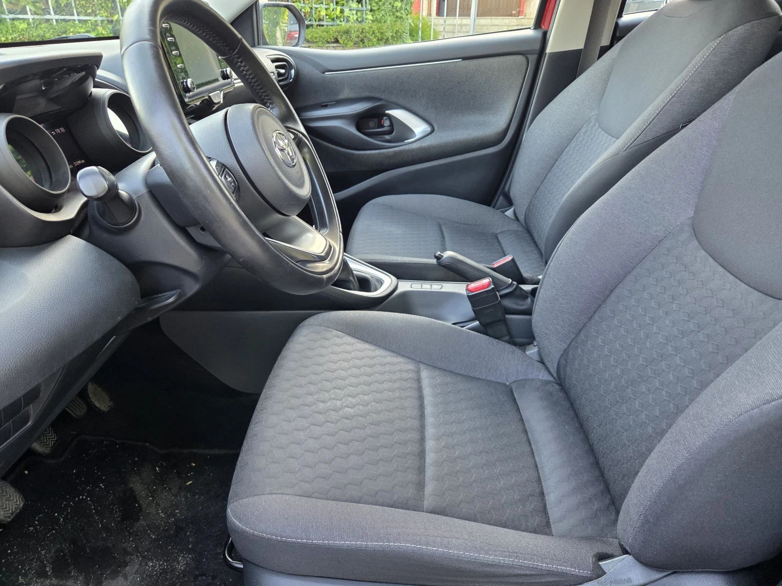 Toyota Yaris 1.5, снимка 10 - Автомобили и джипове - 55129275