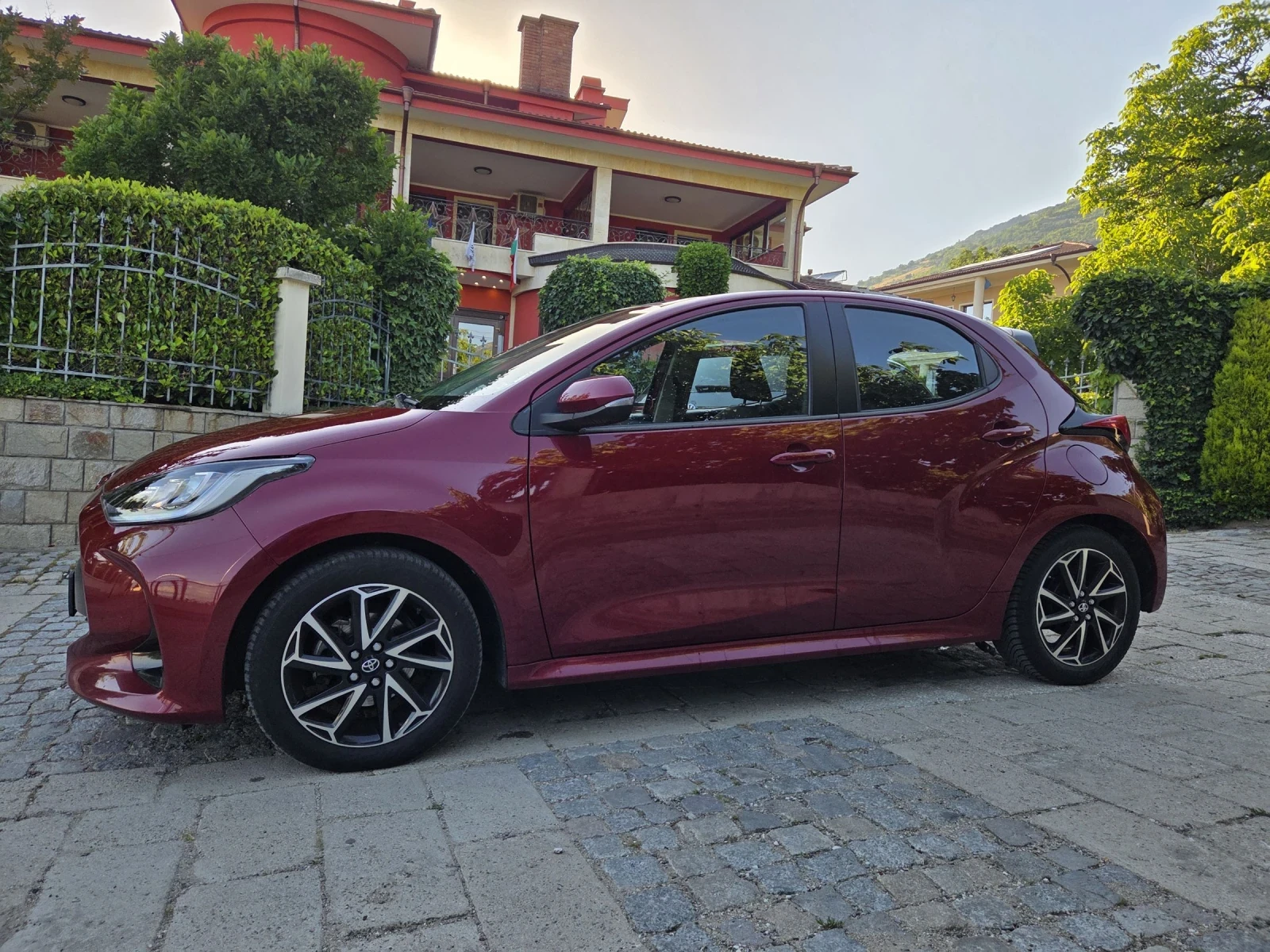 Toyota Yaris 1.5, снимка 6 - Автомобили и джипове - 55129275
