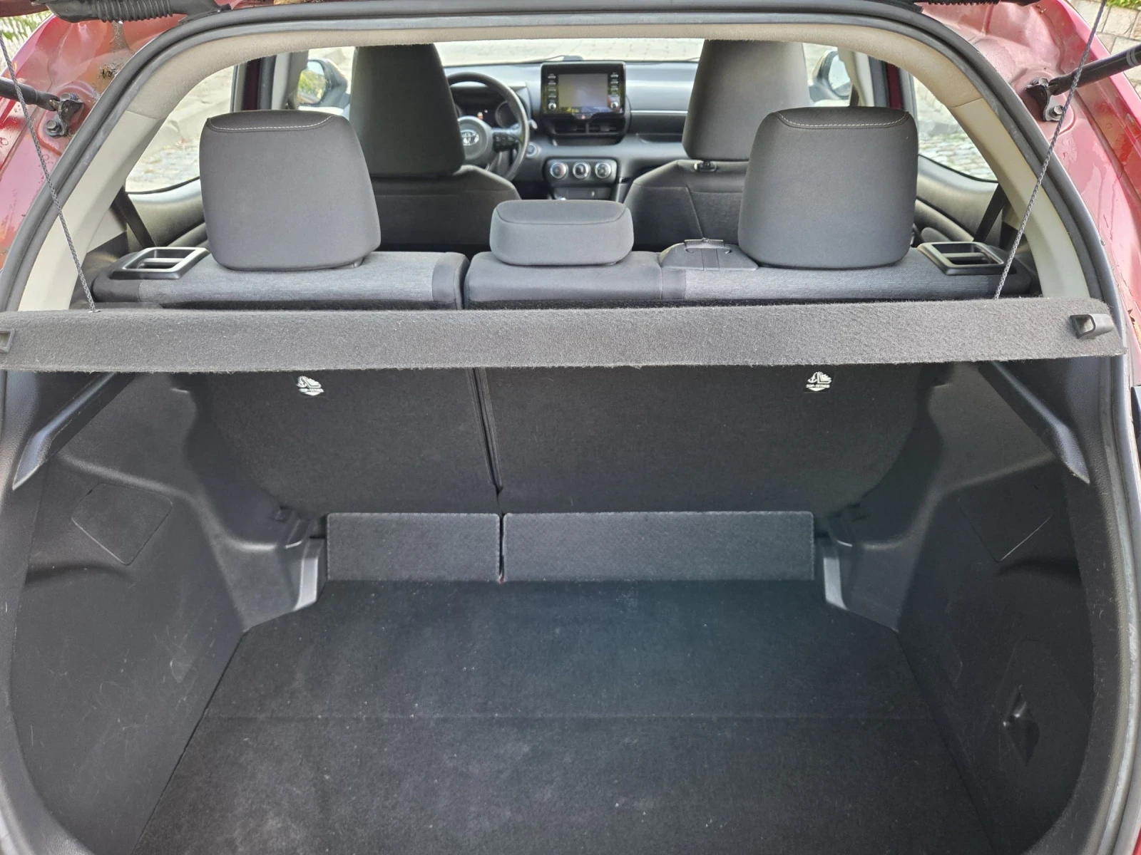 Toyota Yaris 1.5, снимка 12 - Автомобили и джипове - 55129275