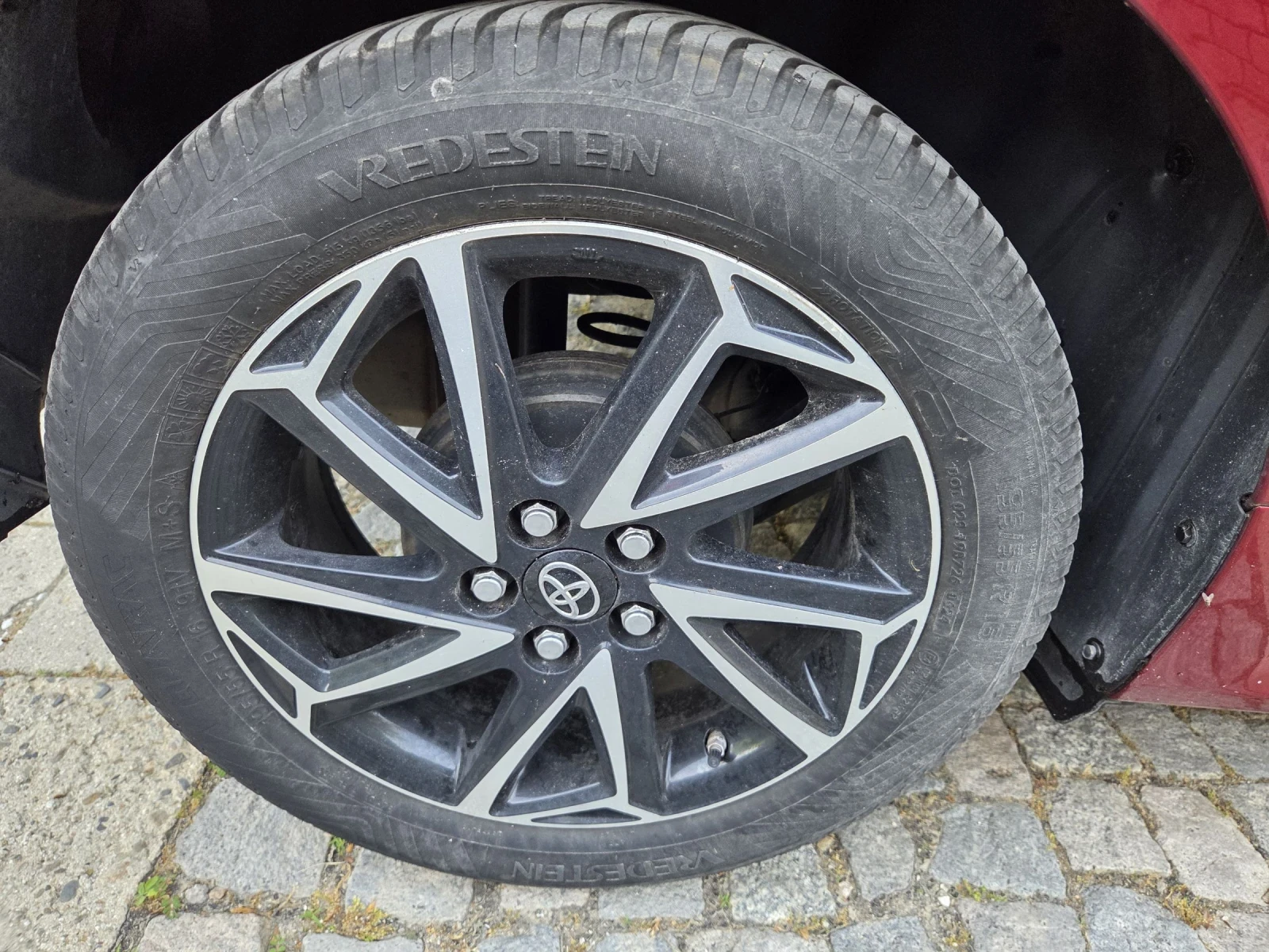 Toyota Yaris 1.5, снимка 14 - Автомобили и джипове - 55129275