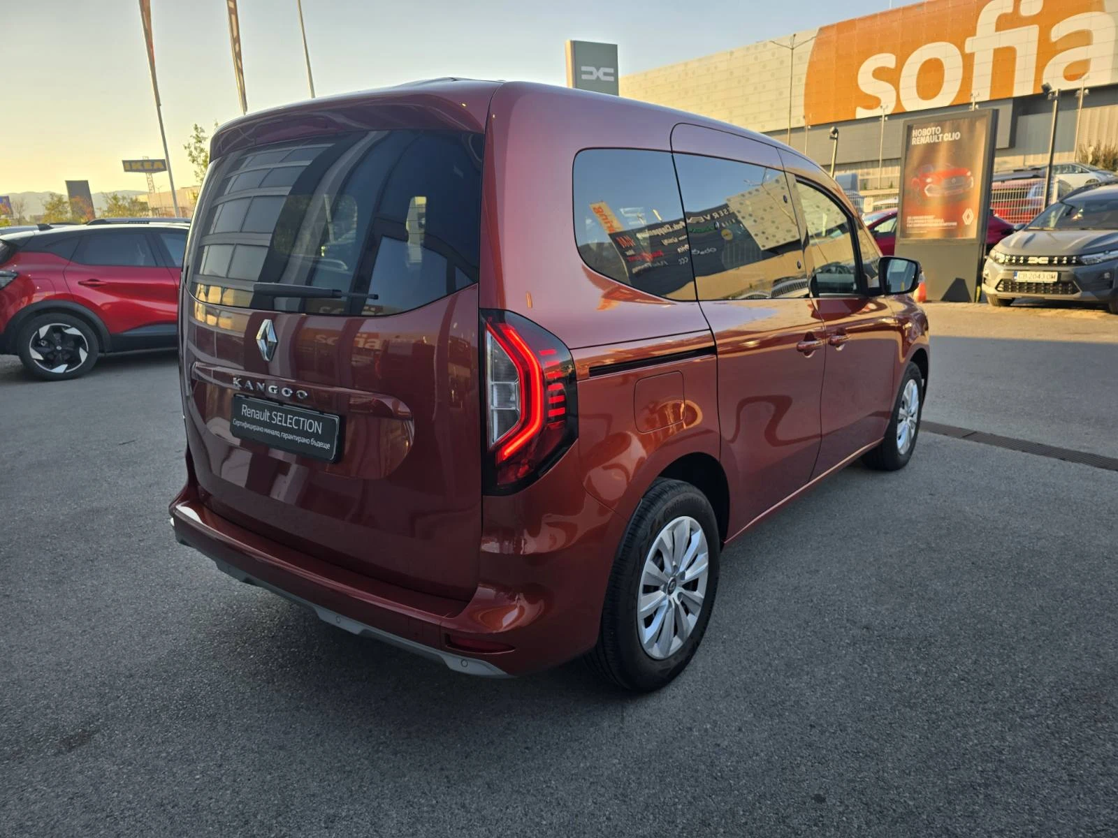Renault Kangoo 1.3 TCe 129 EDC, снимка 5 - Автомобили и джипове - 56099493