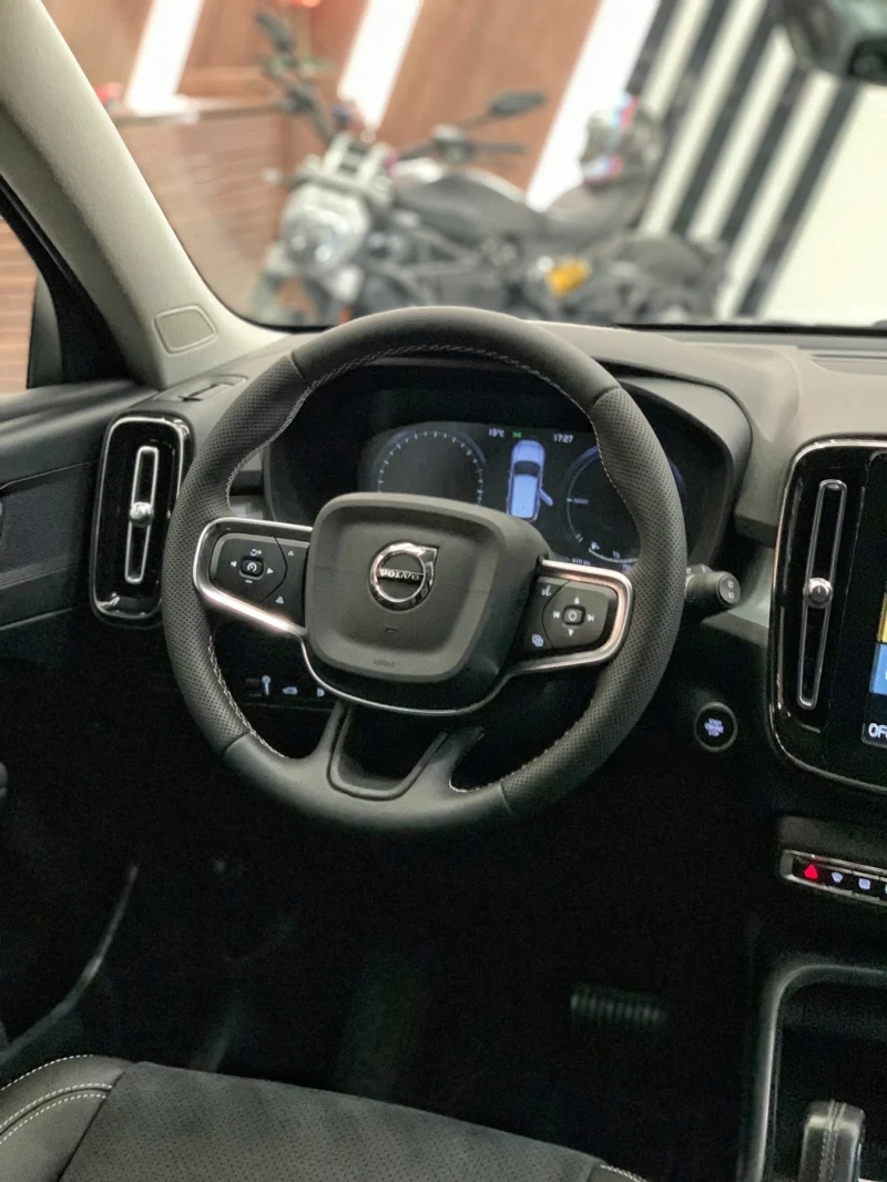 Volvo XC40 T5 PHEV , снимка 8 - Автомобили и джипове - 52459953