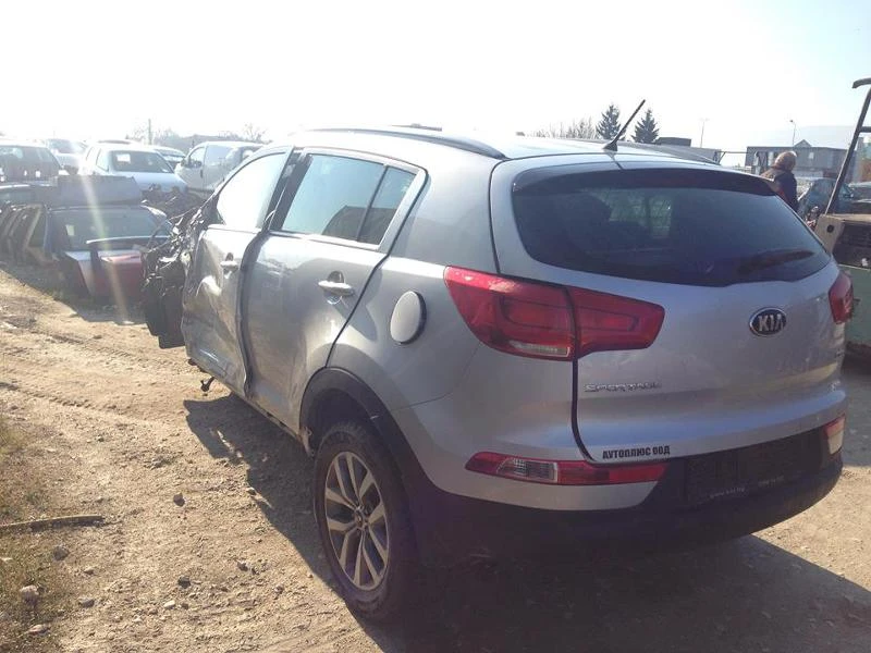 Kia Sportage 2.0crdi-2бр., снимка 5 - Автомобили и джипове - 12236003