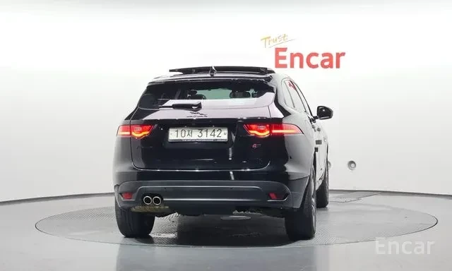 Jaguar F-PACE 20d * R-SPORT * КАМЕРА * ПАНОРАМА * KEYLESS * , снимка 4 - Автомобили и джипове - 56080404