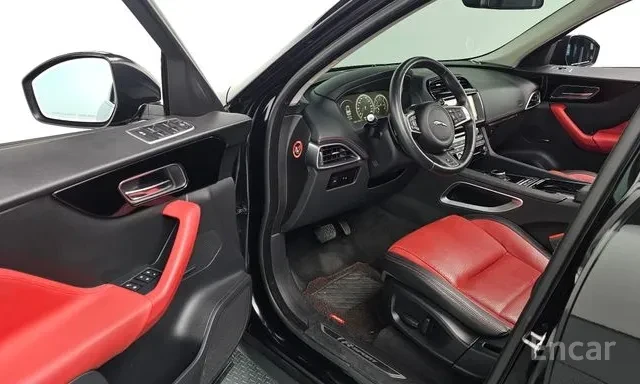 Jaguar F-PACE 20d * R-SPORT * КАМЕРА * ПАНОРАМА * KEYLESS * , снимка 5 - Автомобили и джипове - 56080404