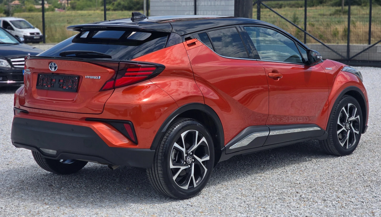 Toyota C-HR 1.8 * PREMIUM* ГАРАНЦИОНЕН*  - изображение 4