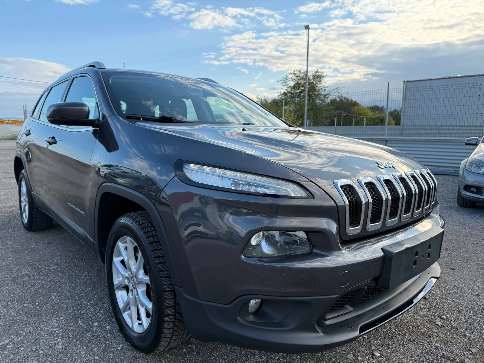 Jeep Cherokee 2.0m-Jet 159x.km 4x4 - изображение 2