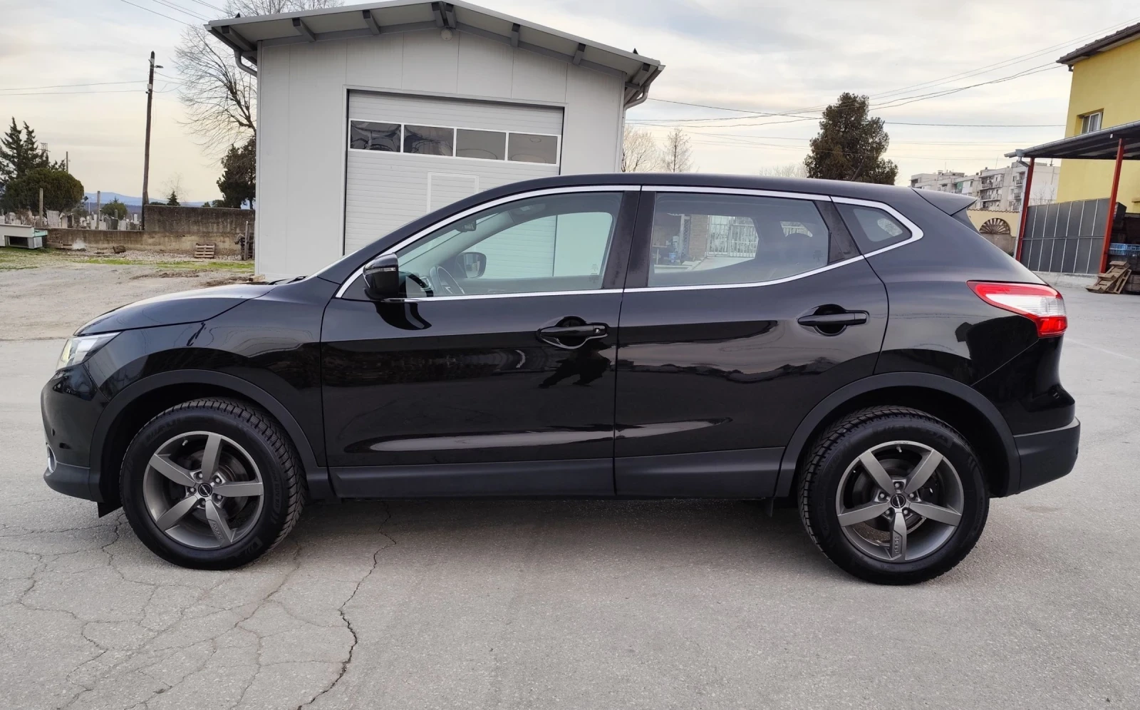 Nissan Qashqai 1.6DCI-4x4-LED-NAVI-КАМЕРА-ПОДГРЯВАНЕ-EURO-6, снимка 4 - Автомобили и джипове - 53772252