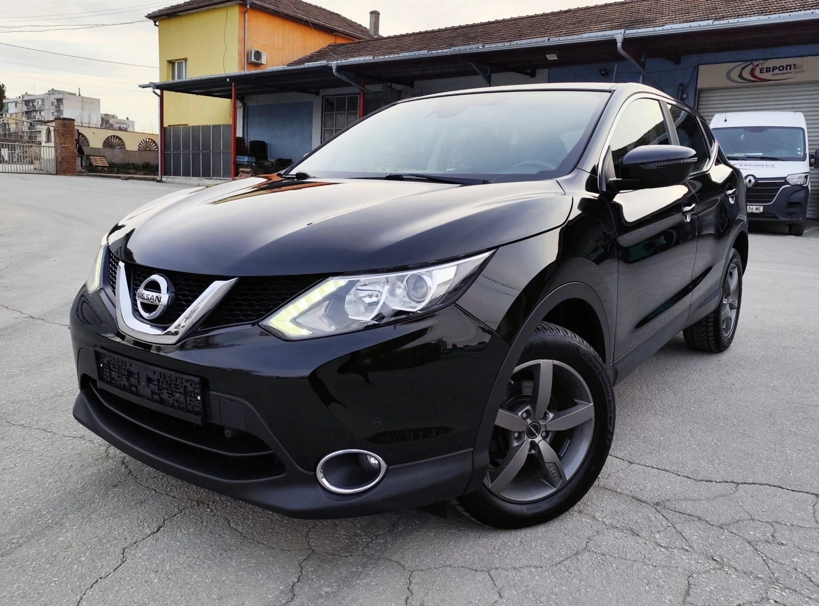 Nissan Qashqai 1.6DCI-4x4-LED-NAVI-КАМЕРА-ПОДГРЯВАНЕ-EURO-6, снимка 3 - Автомобили и джипове - 53772252