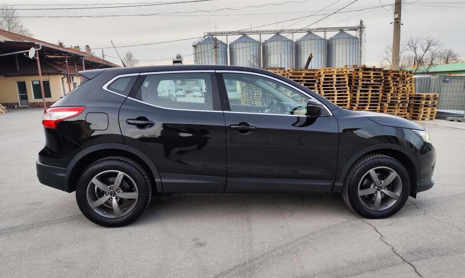 Nissan Qashqai 1.6DCI-4x4-LED-NAVI-КАМЕРА-ПОДГРЯВАНЕ-EURO-6, снимка 7 - Автомобили и джипове - 53772252