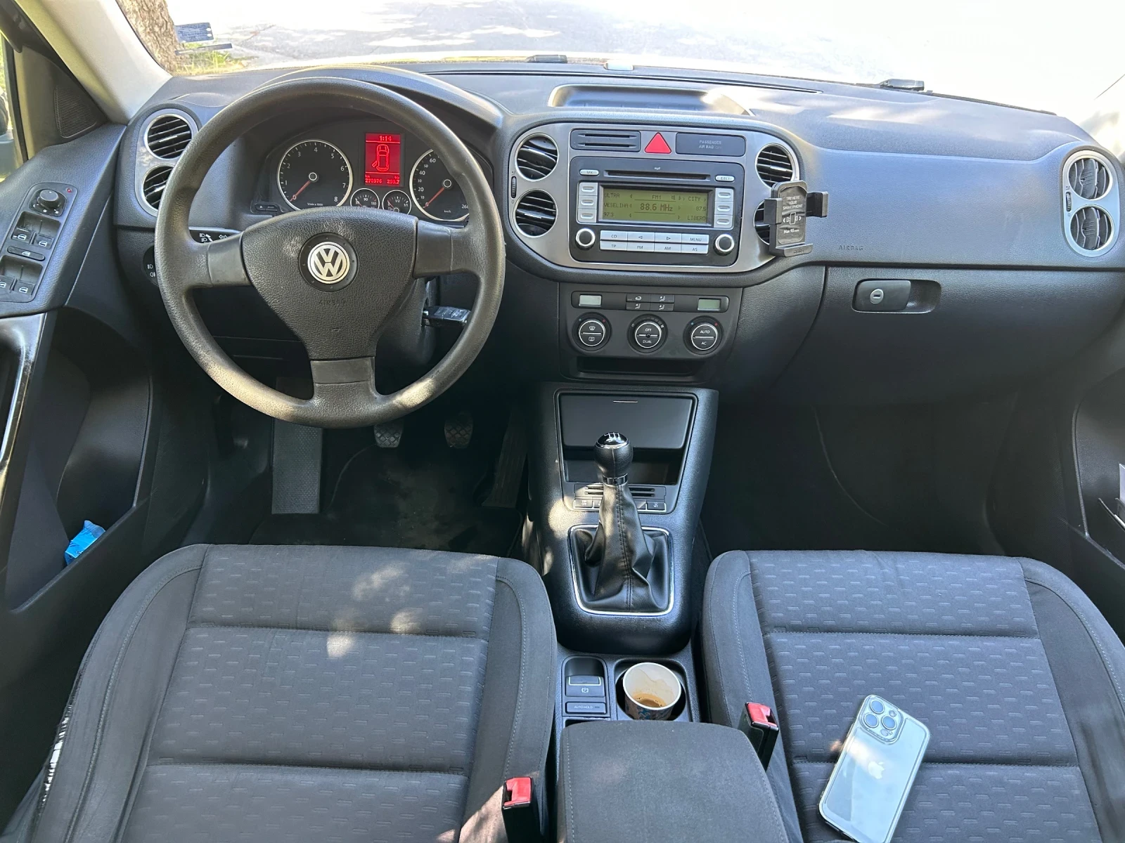 VW Tiguan 1.4 TSI 6ск.4х4 , снимка 8 - Автомобили и джипове - 53821227