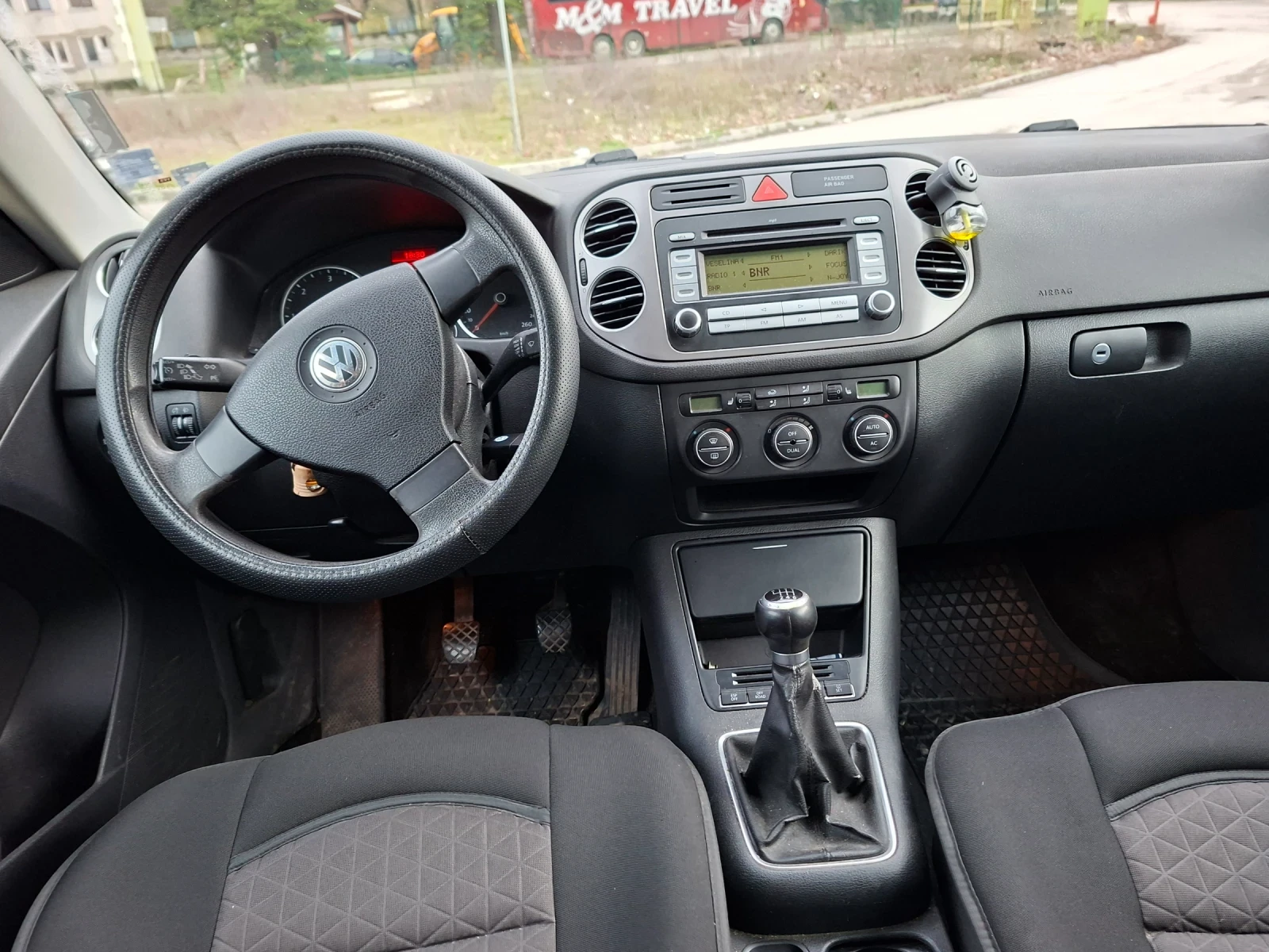 VW Tiguan 2.0TDI..4X4..ел, снимка 10 - Автомобили и джипове - 54034938