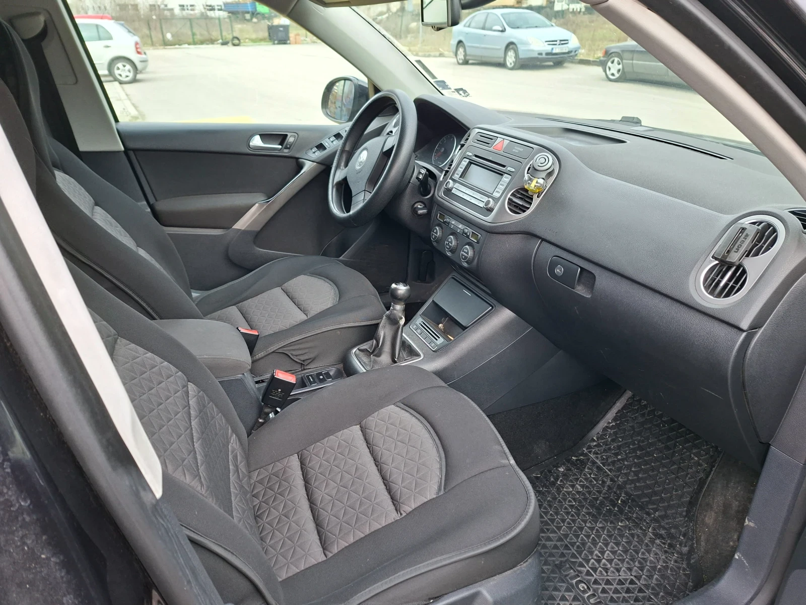 VW Tiguan 2.0TDI..4X4..ел, снимка 7 - Автомобили и джипове - 54034938