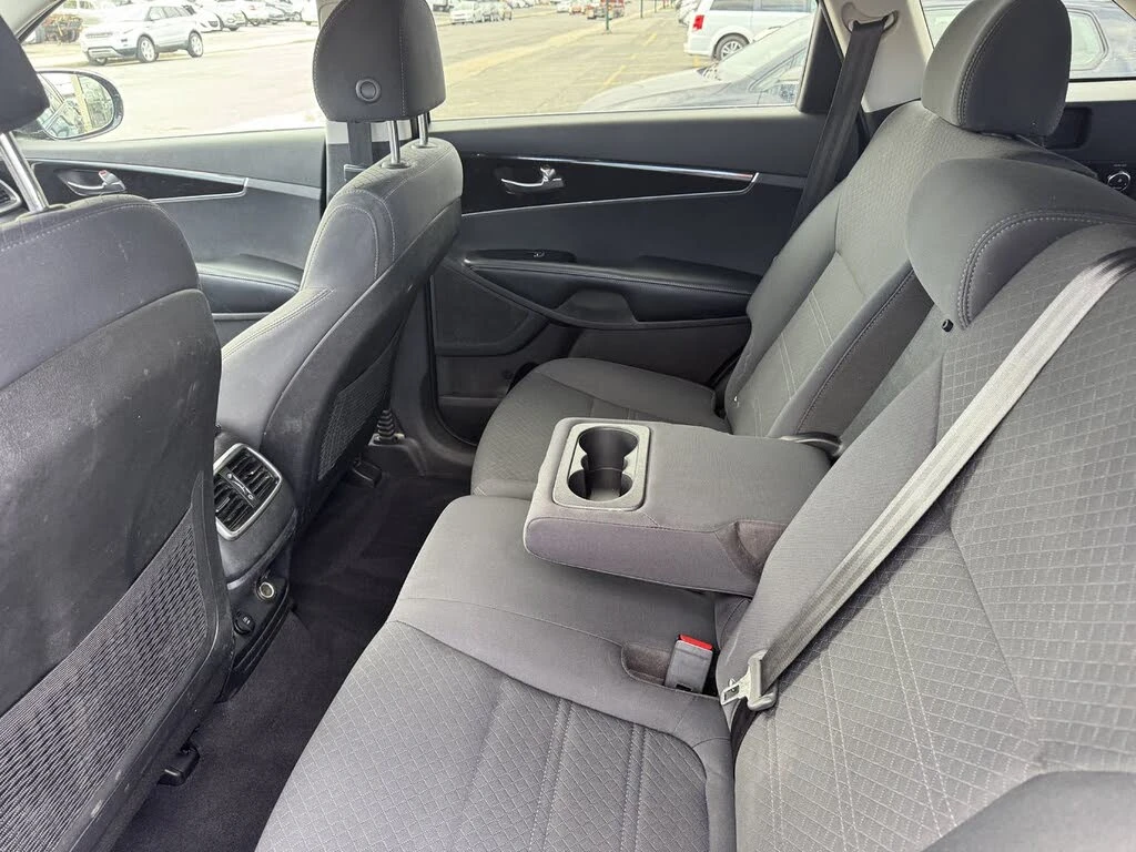 Kia Sorento  LX V6 AWD АвтоКредит  (ЦЕНА ДО БГ), снимка 4 - Автомобили и джипове - 54528819