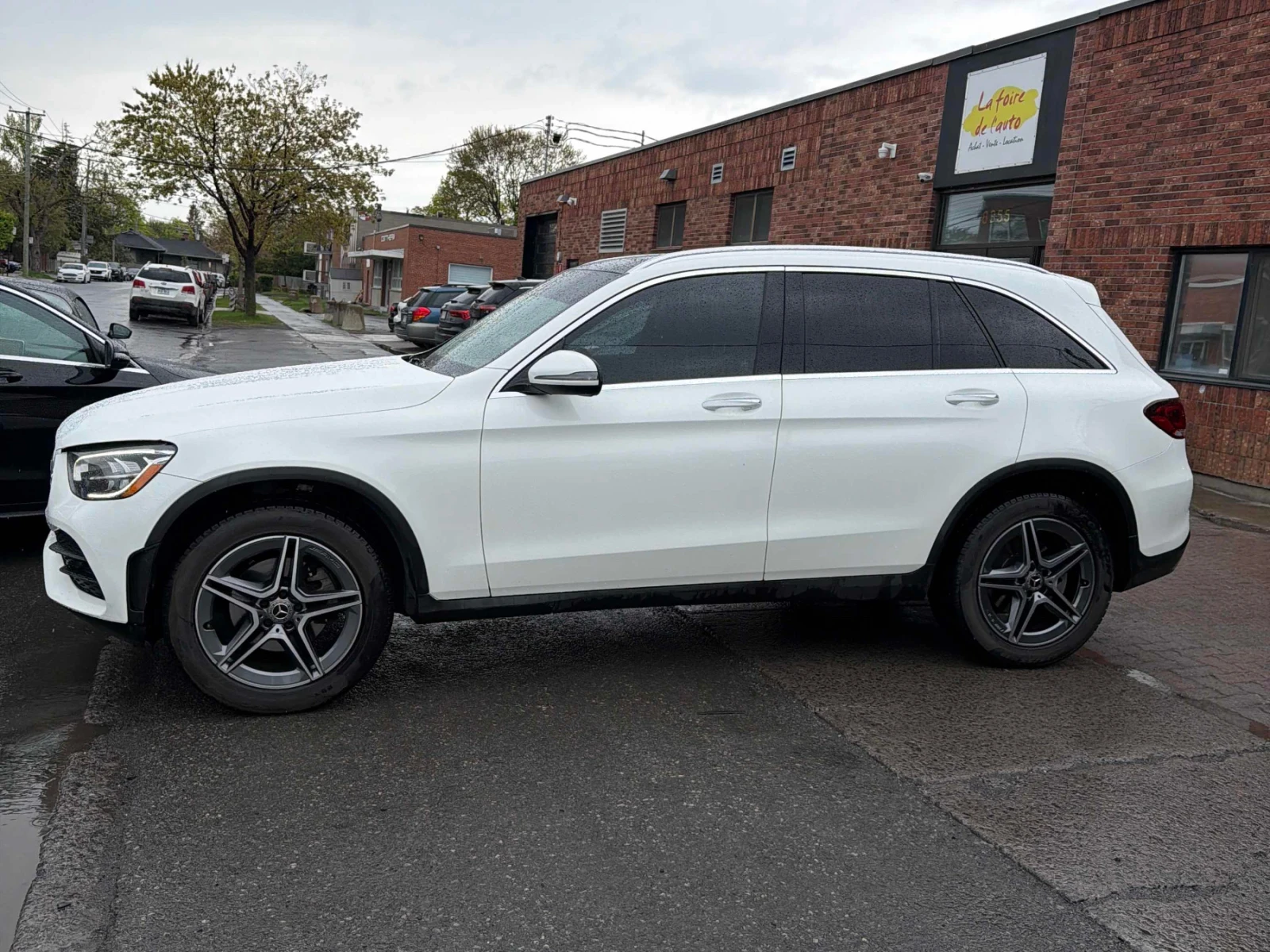 Mercedes-Benz GLC 300 4MATIC * ПОДГРЕВ * ПАНОРАМА * 2 КЛЮЧА * CARFAX, снимка 2 - Автомобили и джипове - 54607851