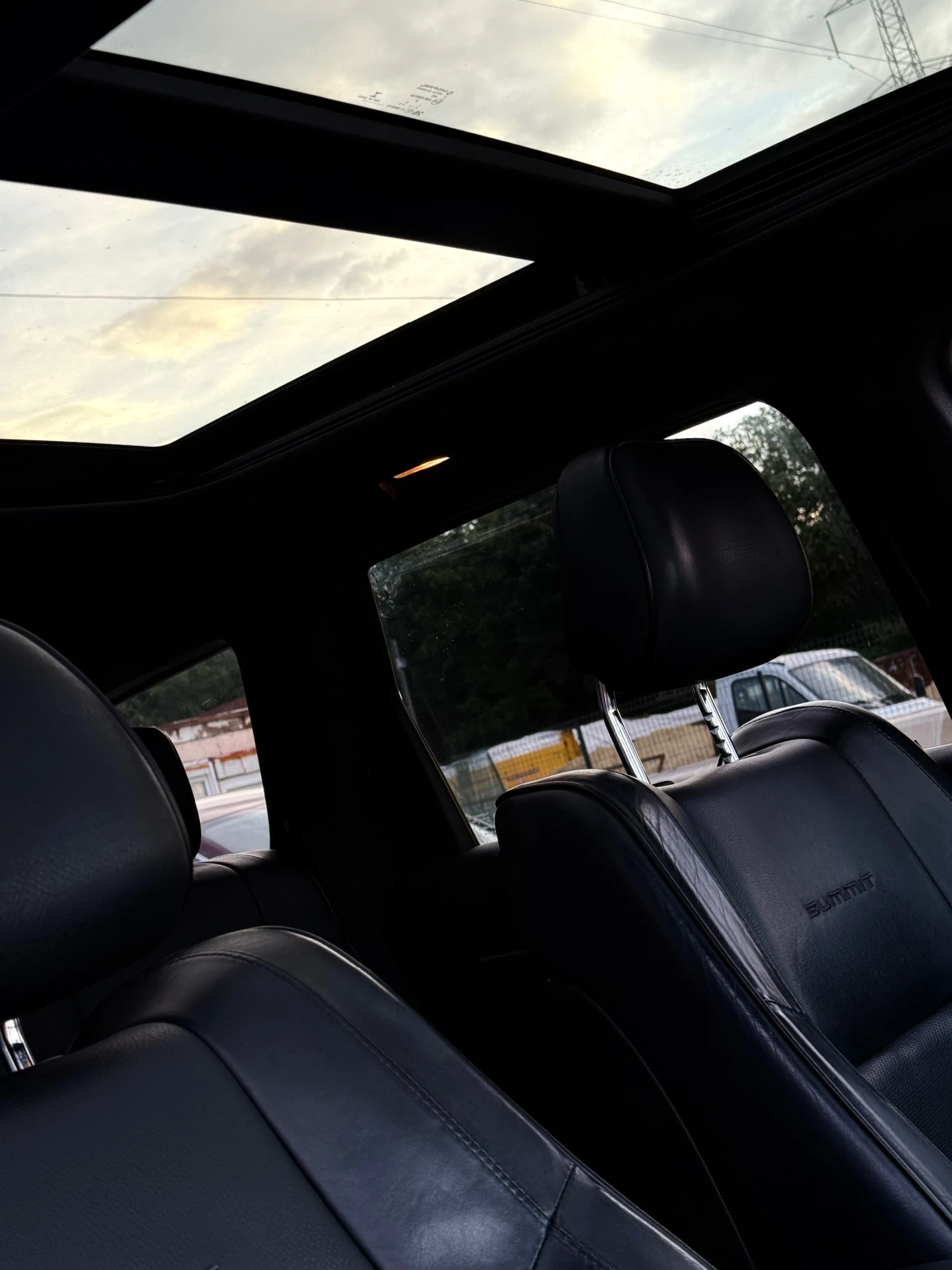 Jeep Grand cherokee SUMMIT/HEMI/DISTR/HARMAN/Камера/Обдух/Въздух, снимка 13 - Автомобили и джипове - 54998915