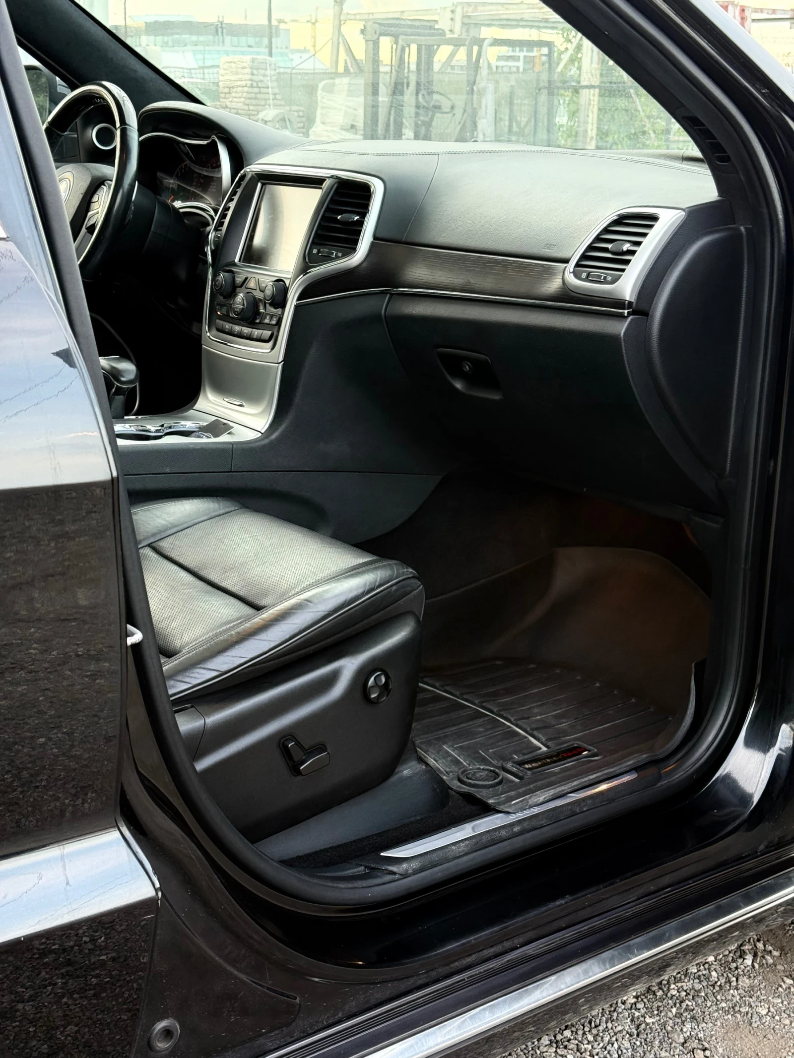 Jeep Grand cherokee SUMMIT/HEMI/DISTR/HARMAN/Камера/Обдух/Въздух, снимка 9 - Автомобили и джипове - 54998915