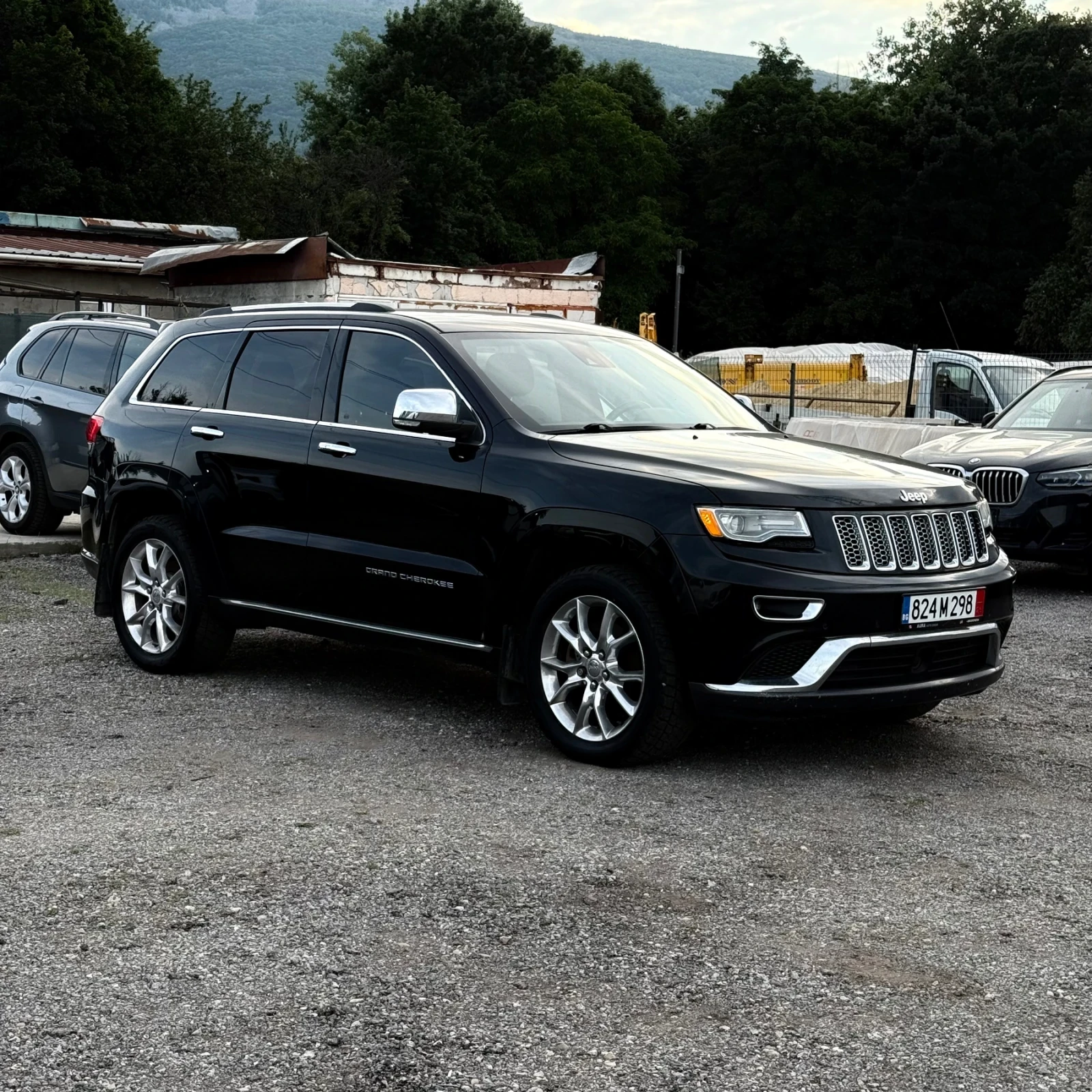 Jeep Grand cherokee SUMMIT/HEMI/DISTR/HARMAN/Камера/Обдух/Въздух, снимка 3 - Автомобили и джипове - 54998915