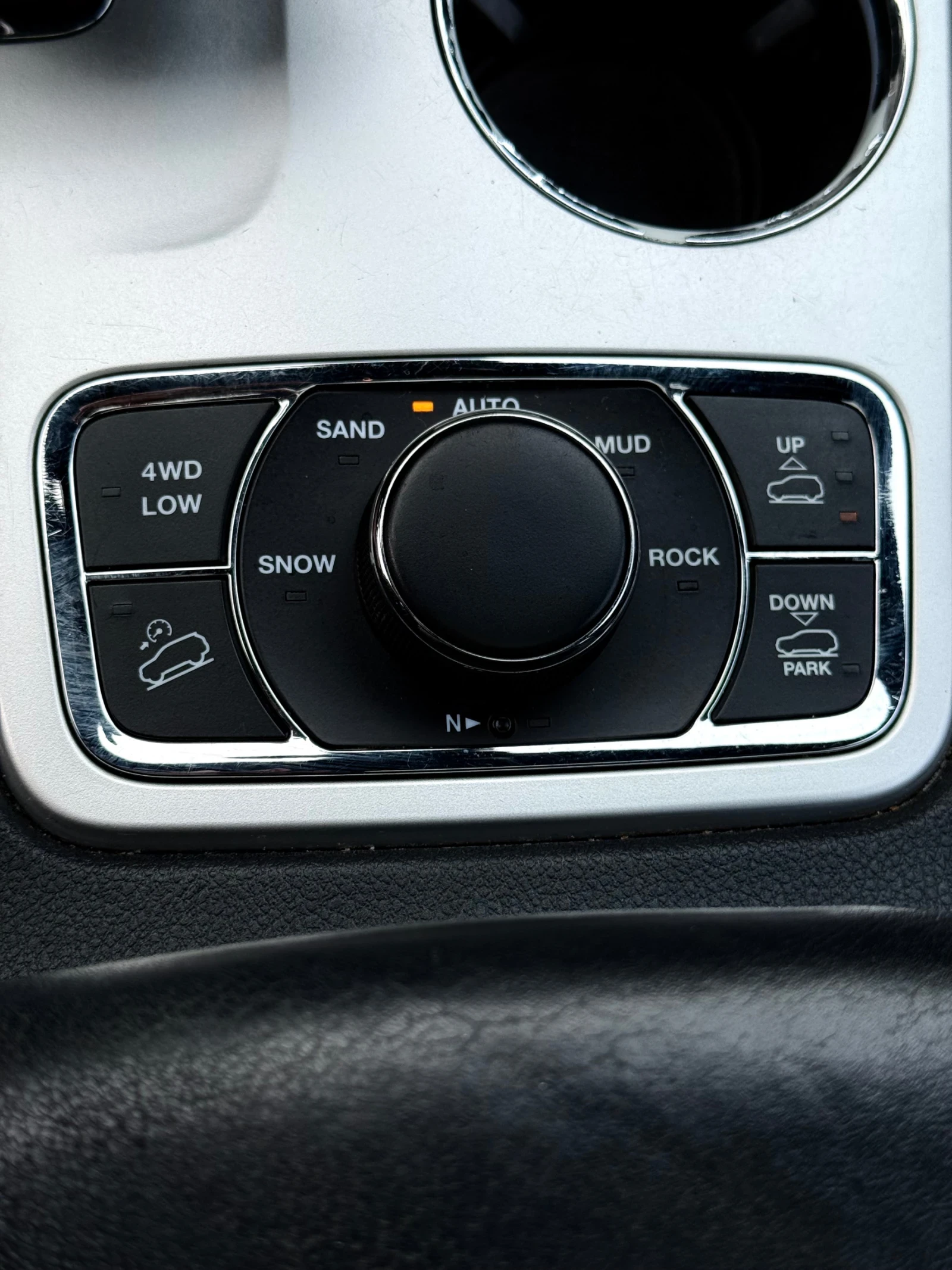 Jeep Grand cherokee SUMMIT/HEMI/DISTR/HARMAN/Камера/Обдух/Въздух, снимка 12 - Автомобили и джипове - 54998915