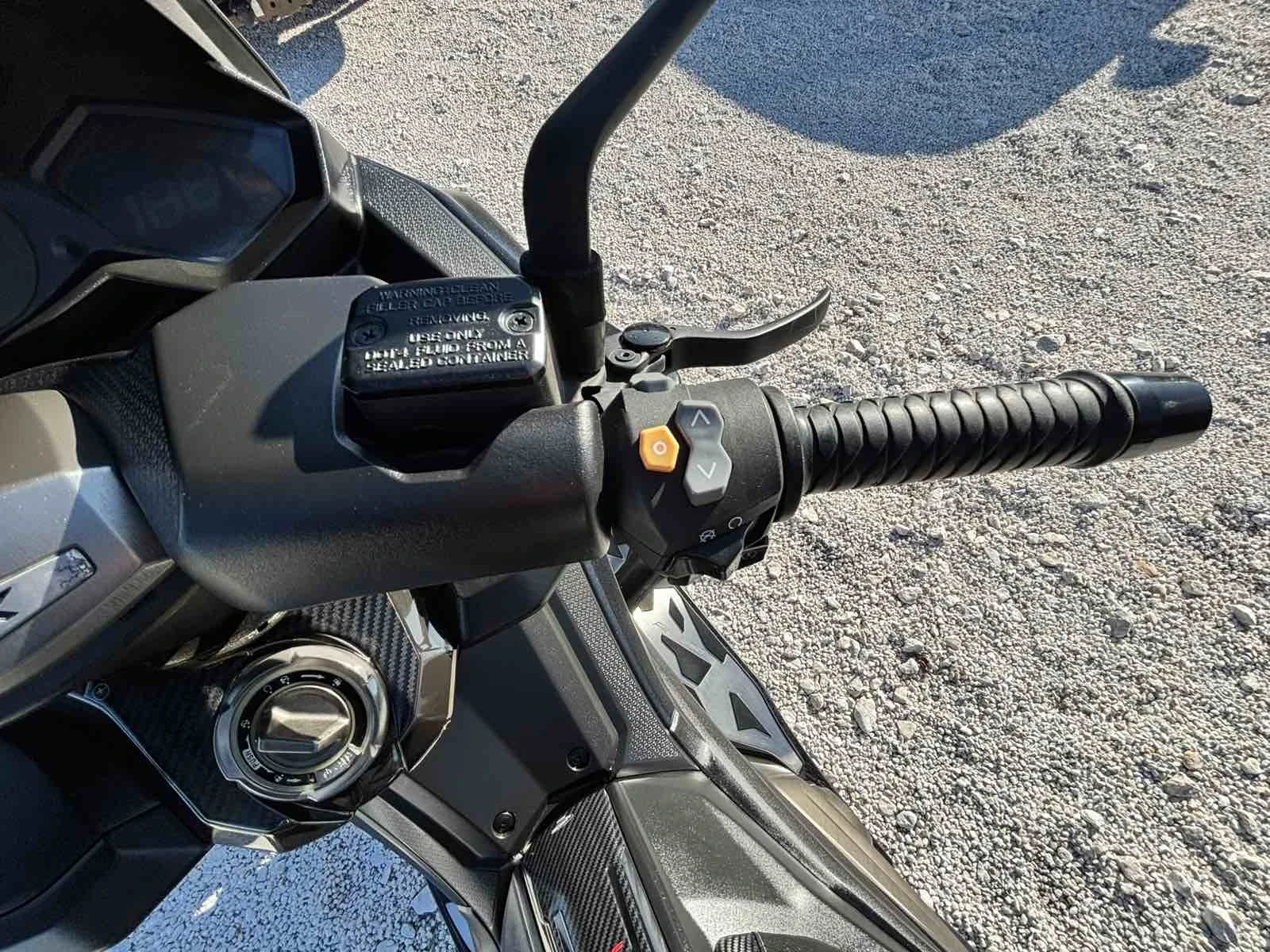 Kymco AK 550 EDITION 1/ACRAPOVIC/OHLINS/12Х.КМ/НОВ/НОВ - изображение 3