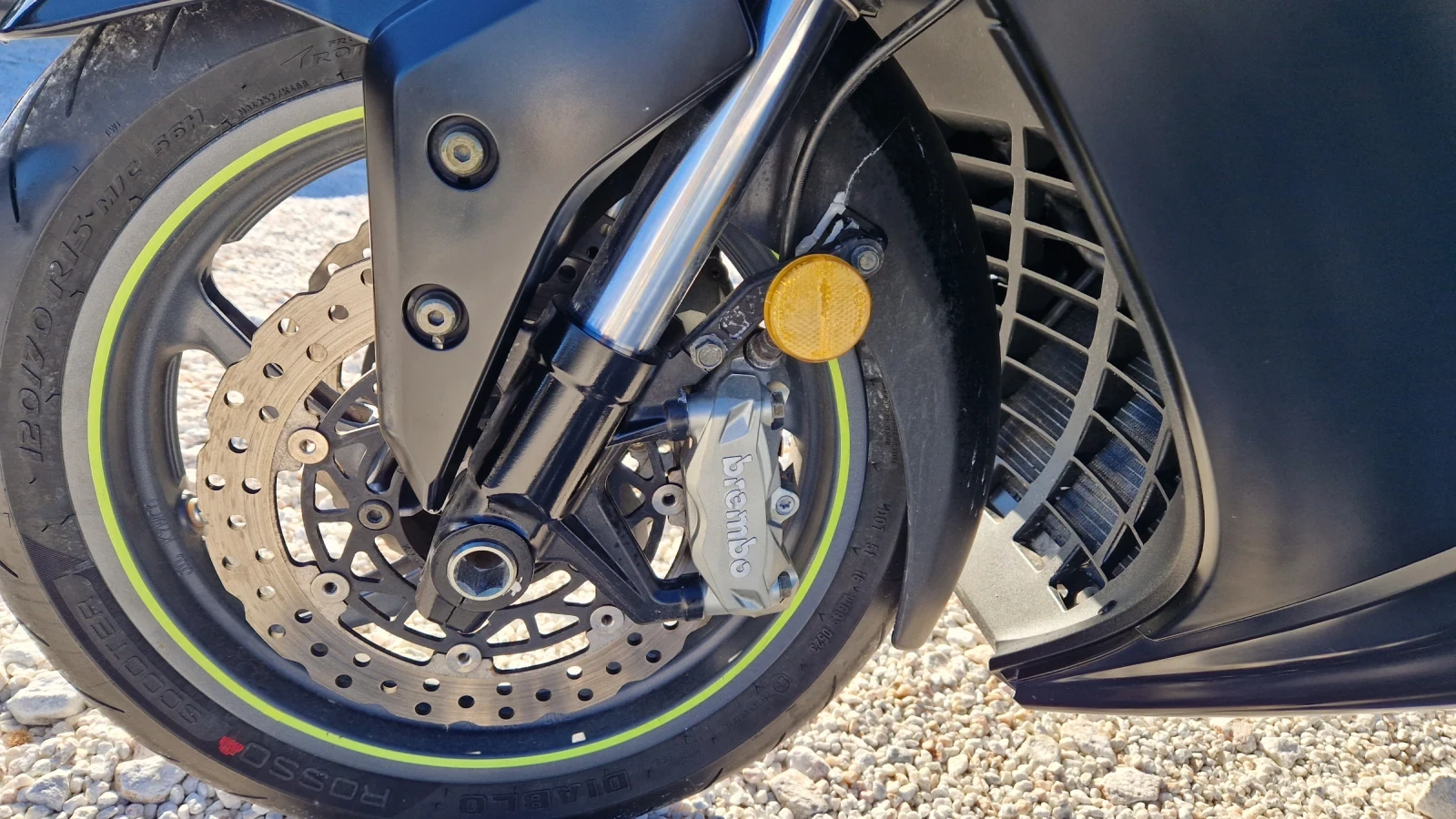 Kymco AK 550 EDITION 1/ACRAPOVIC/OHLINS/12Х.КМ/НОВ/НОВ - изображение 9