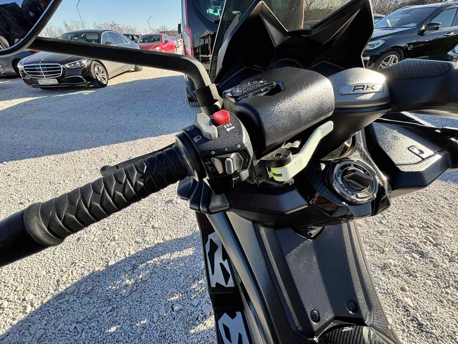 Kymco AK 550 EDITION 1/ACRAPOVIC/OHLINS/12Х.КМ/НОВ/НОВ - изображение 2