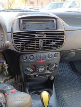 Fiat Punto, снимка 13 - Автомобили и джипове - 45878679