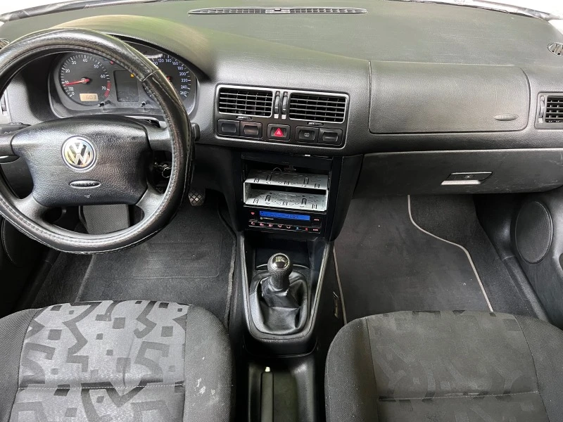 VW Bora 1.6i KLIMATRONIK/SEDAN/UNIKAT, снимка 15 - Автомобили и джипове - 41609042