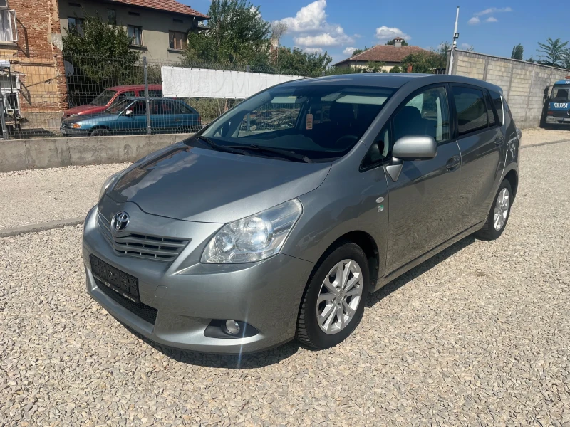 Toyota Corolla verso 2.0 126 Full/КАМЕРА/НАВИ, снимка 1 - Автомобили и джипове - 46810566