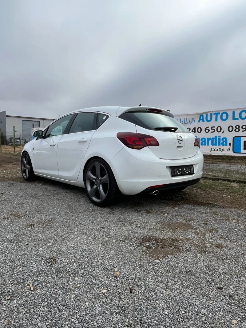 Opel Astra 1.6 TURBO, снимка 5 - Автомобили и джипове - 48289560