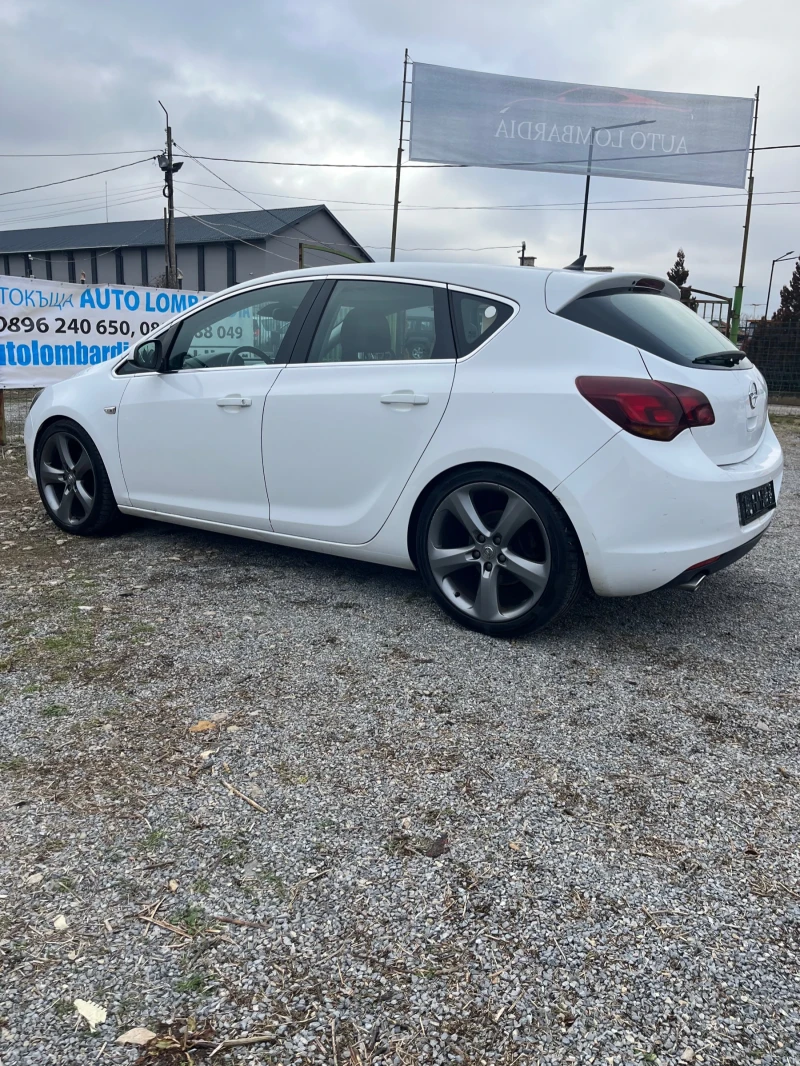 Opel Astra 1.6 TURBO, снимка 9 - Автомобили и джипове - 48289560