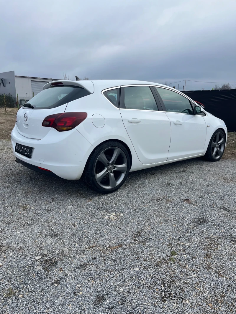 Opel Astra 1.6 TURBO, снимка 7 - Автомобили и джипове - 48289560