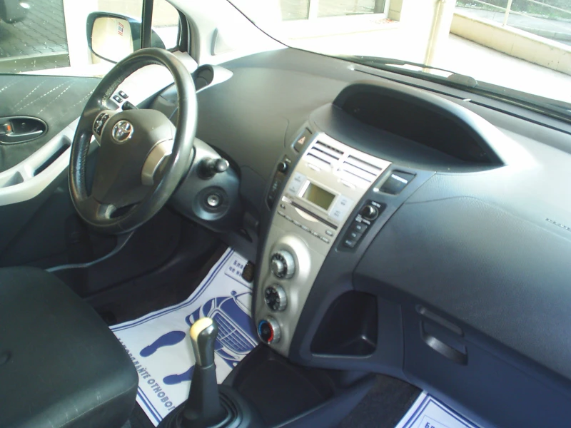 Toyota Yaris 1.0 VVT-I COMFORT, снимка 12 - Автомобили и джипове - 48450501