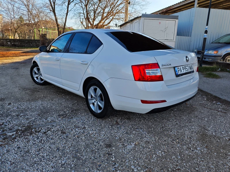 Skoda Octavia 1.6 TDI 90ks, снимка 7 - Автомобили и джипове - 53032678