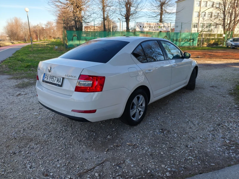 Skoda Octavia 1.6 TDI 90ks, снимка 5 - Автомобили и джипове - 53032678