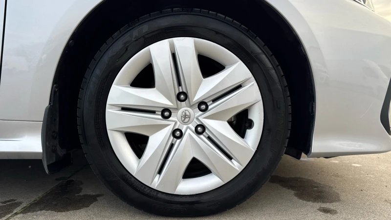 Toyota Corolla 1.8 HEV, снимка 17 - Автомобили и джипове - 53384279