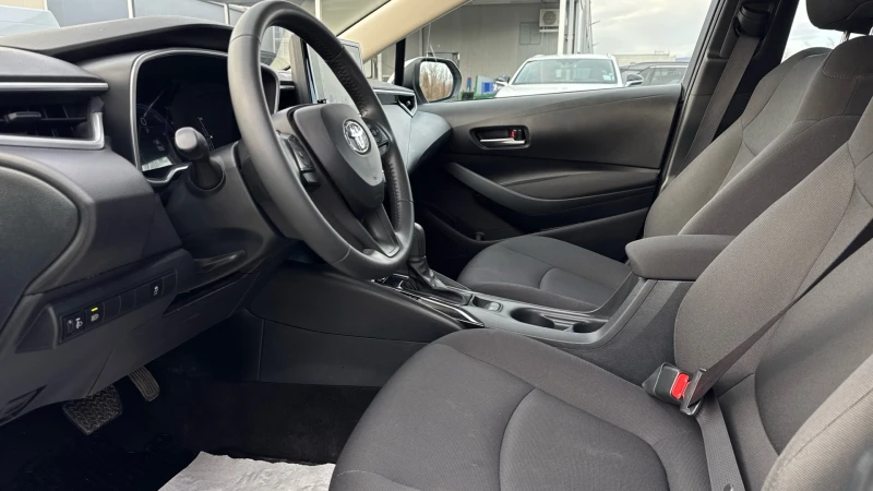 Toyota Corolla 1.8 HEV, снимка 13 - Автомобили и джипове - 53384279